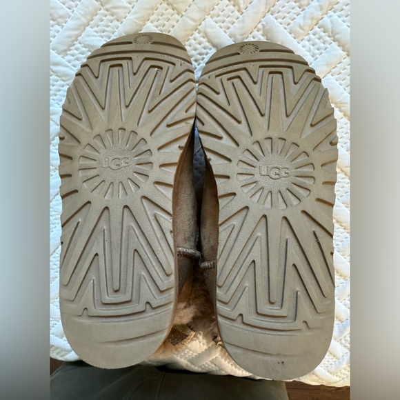 UGG CLASSIC MINI BAILEY BOW II CARIBOU SHEARLING LINED BOOTS US 7 EU 38 UK 5 - Picture 10 of 12